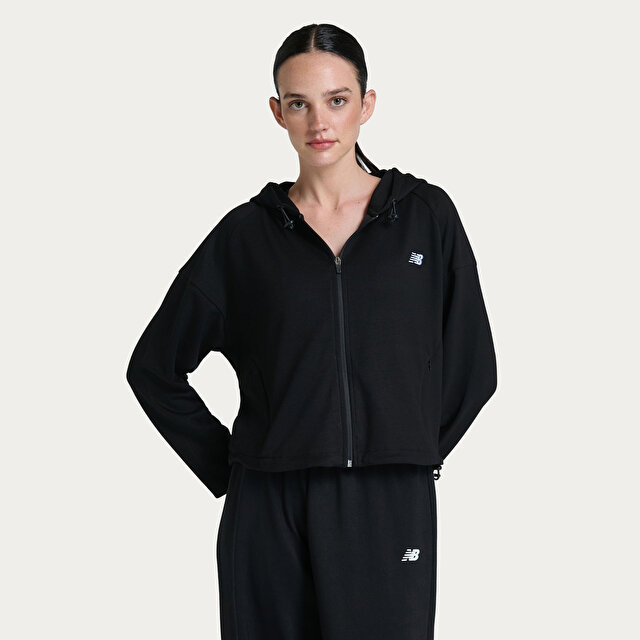Женский свитшот New Balance WNJ3622 на каждый день