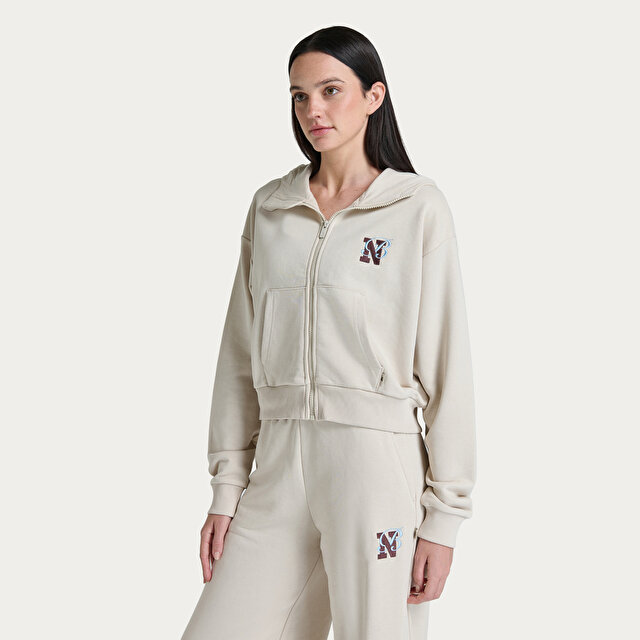 Женский свитшот New Balance WNJ3625 на каждый день