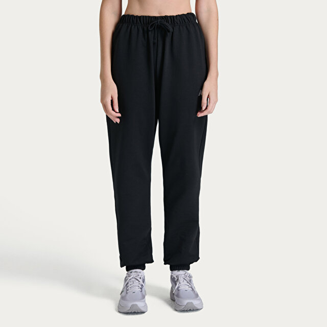 Женские спортивные штаны New Balance WNP3656 на каждый день