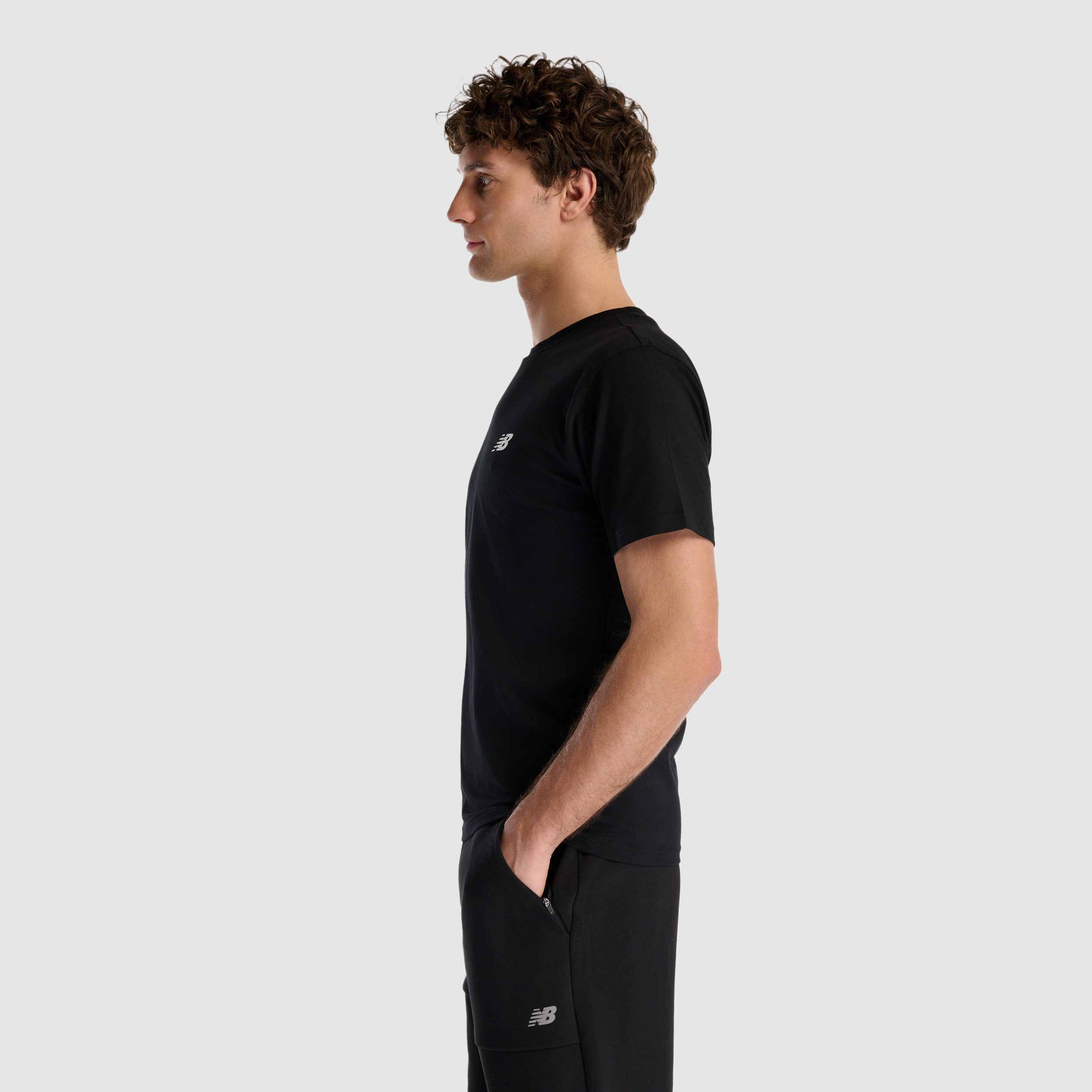 New Balance MNT1537 Siyah Erkek Tişört görsel 3