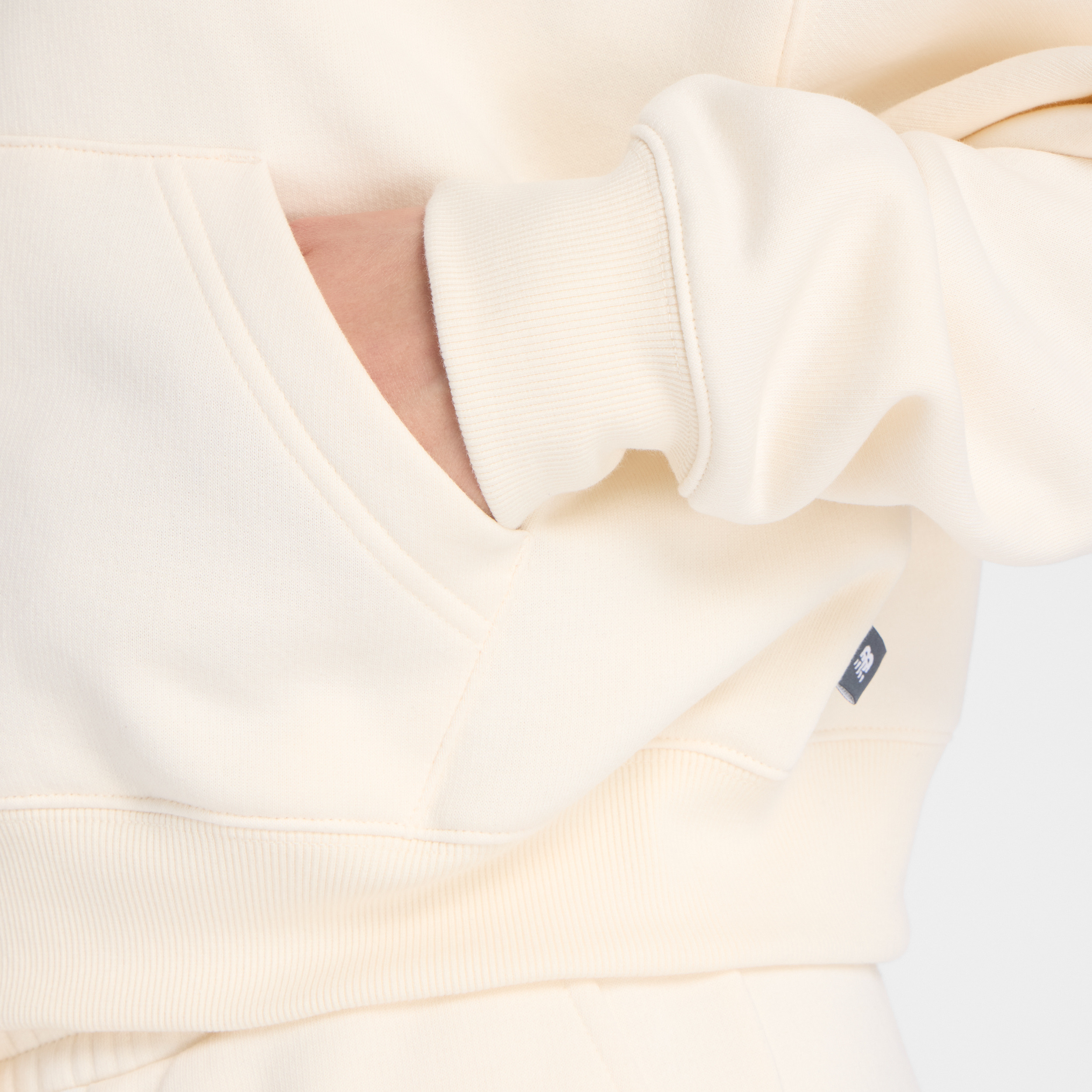 New Balance Krem Kadın Sweatshirt görsel 5