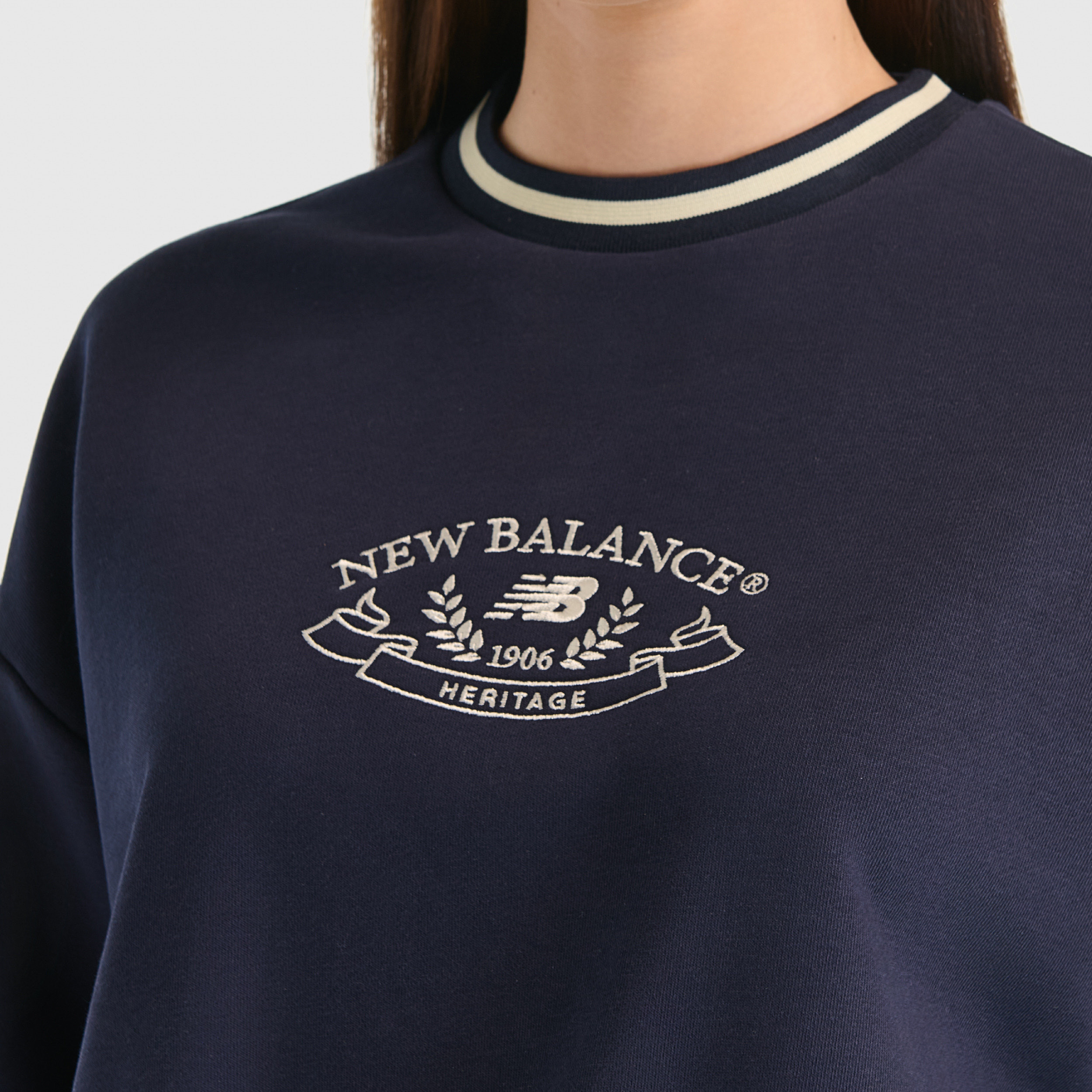 New Balance WNC3501 Lacivert Kadın Sweatshirt görsel 4