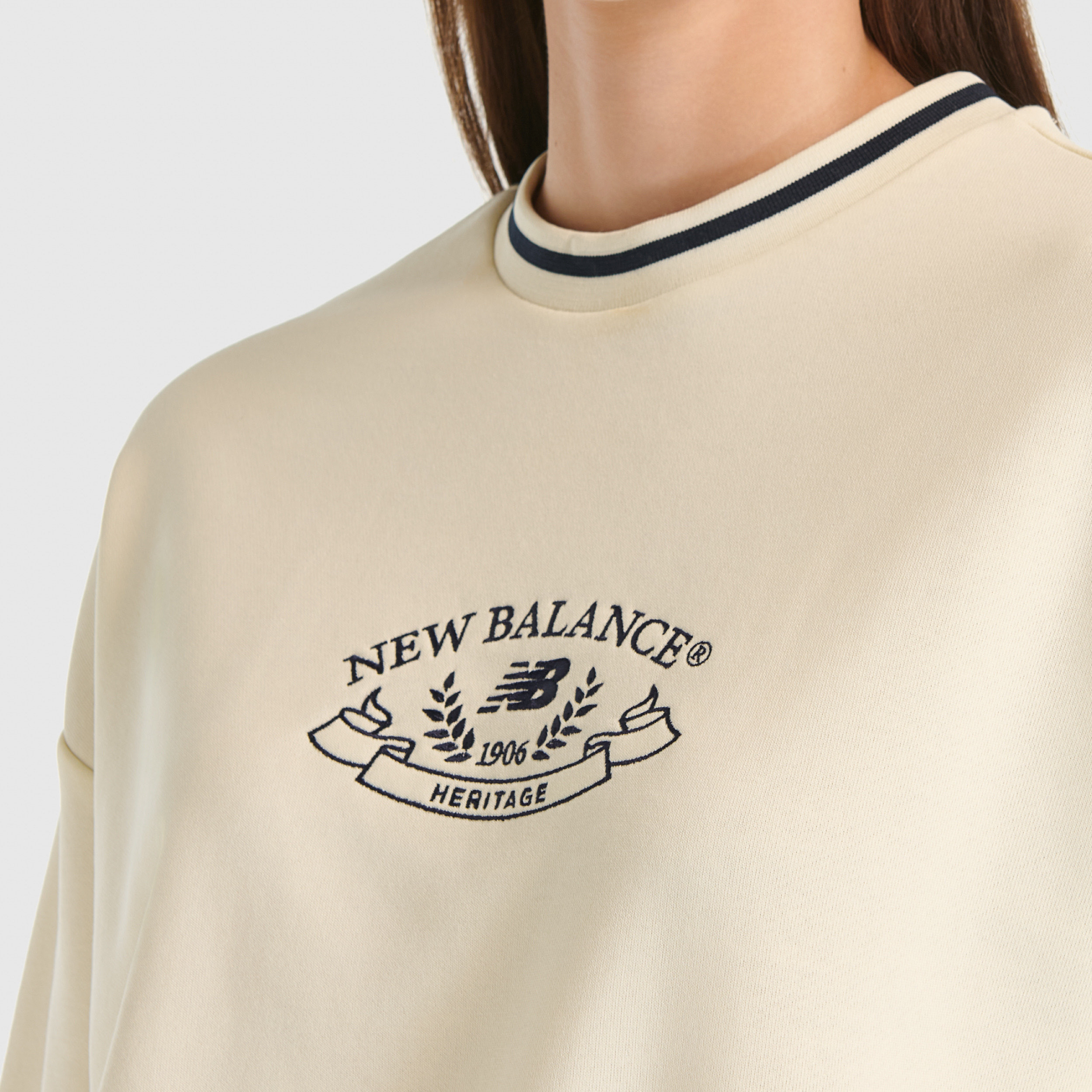 New Balance WNC3501 Bej Kadın Sweatshirt görsel 4