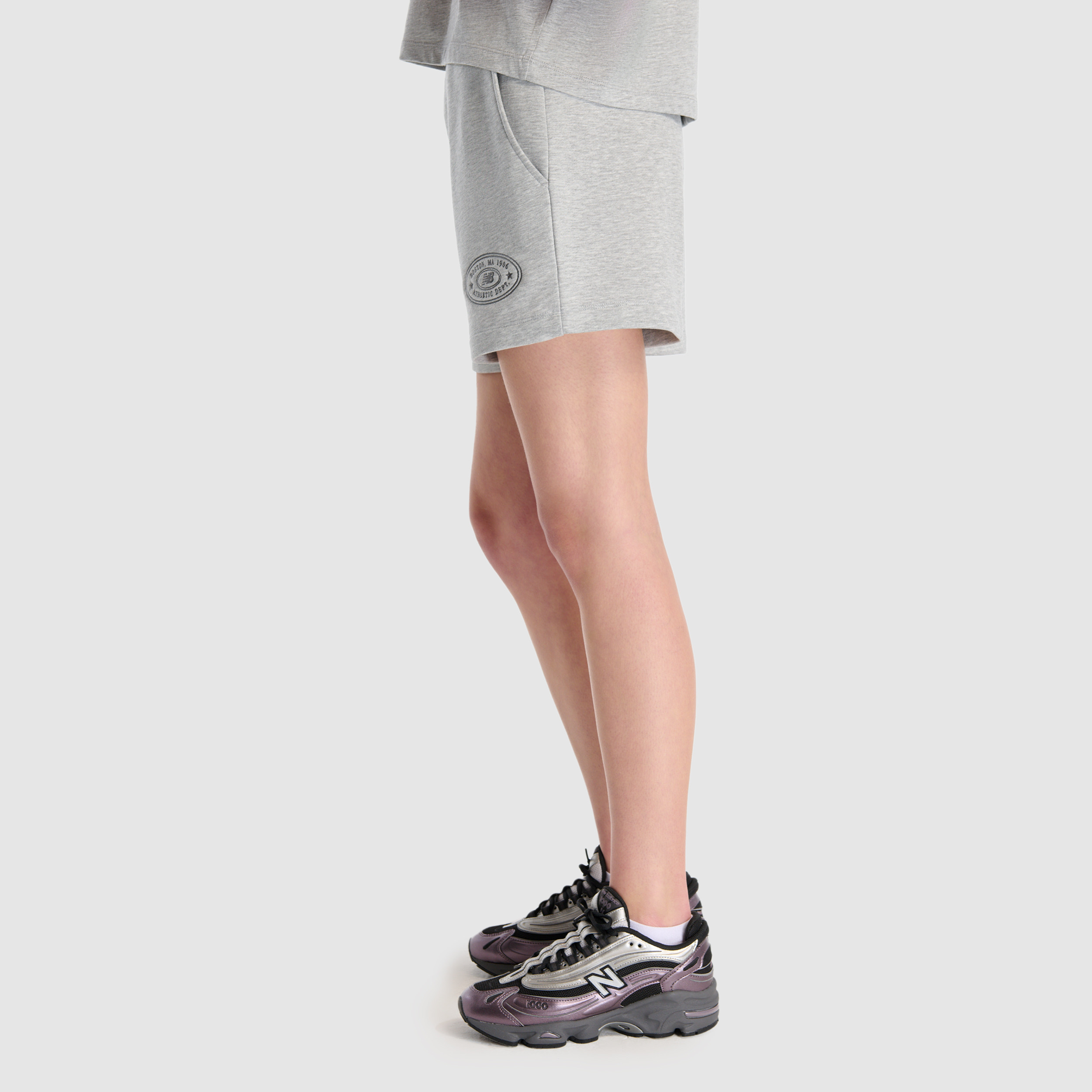 New Balance WNS1508 Gri Kadın Şort görsel 3