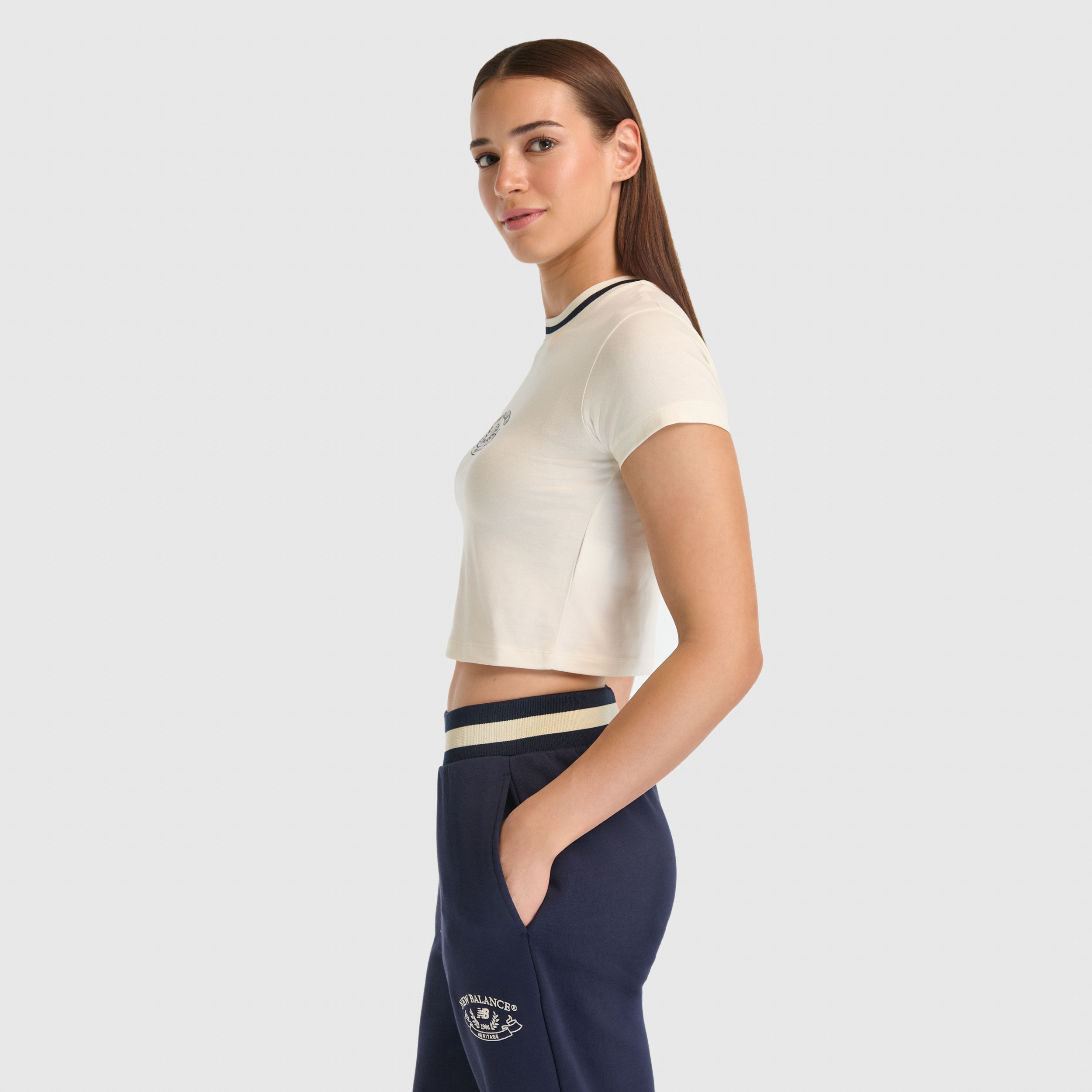 New Balance WNT3501 Bej Kadın Tişört görsel 2
