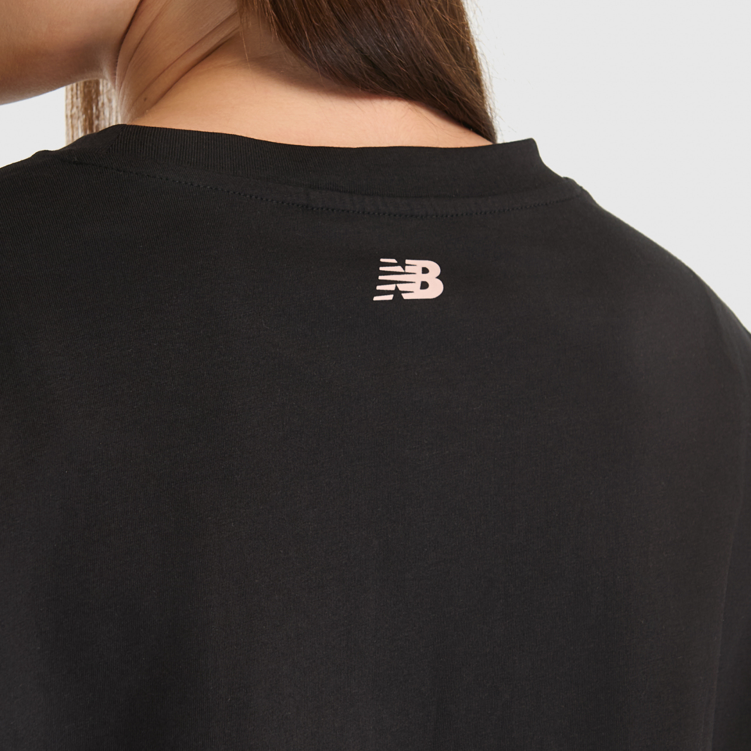New Balance WNT3509 Siyah Kadın Tişört görsel 5