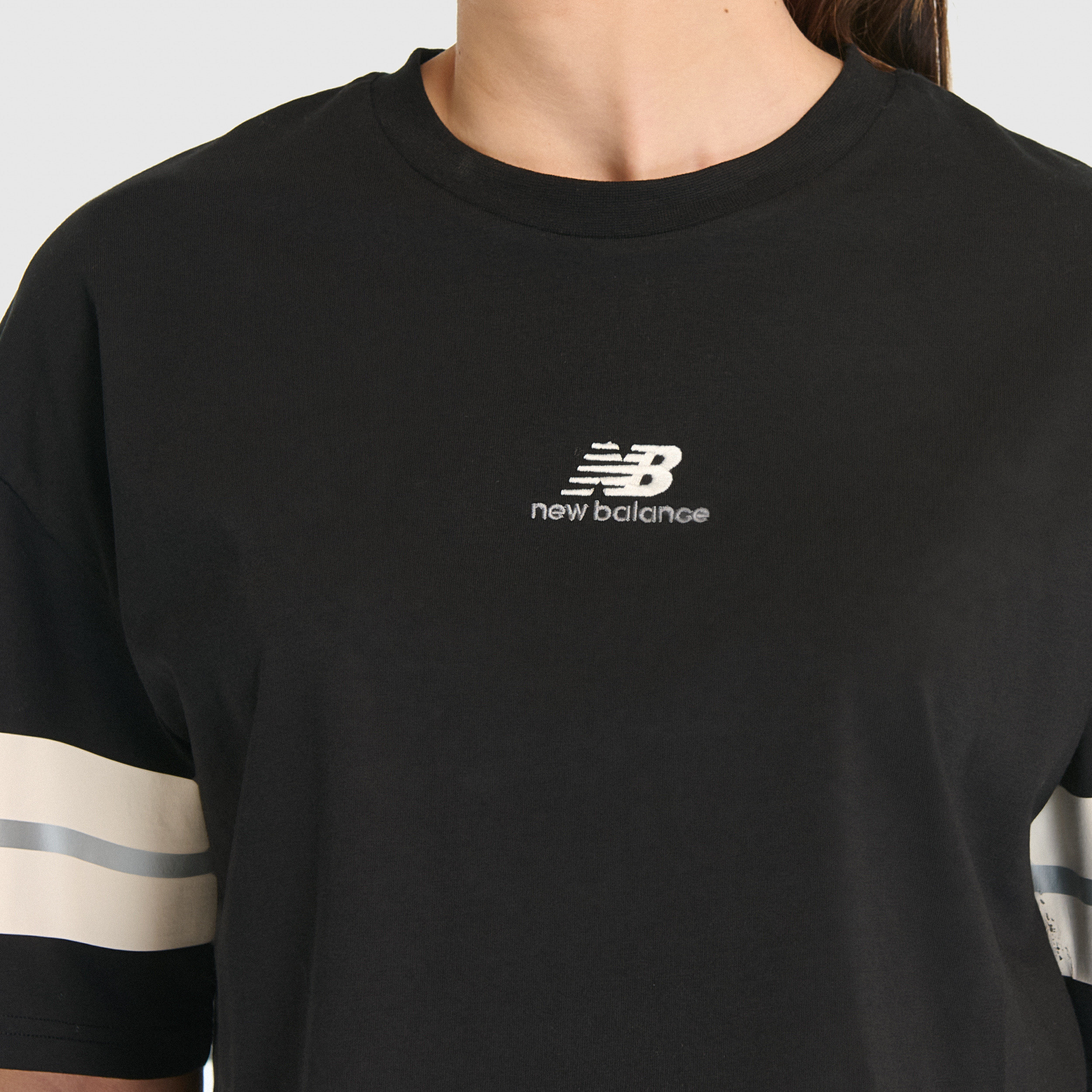 New Balance WNT3516 Siyah Kadın Tişört görsel 4