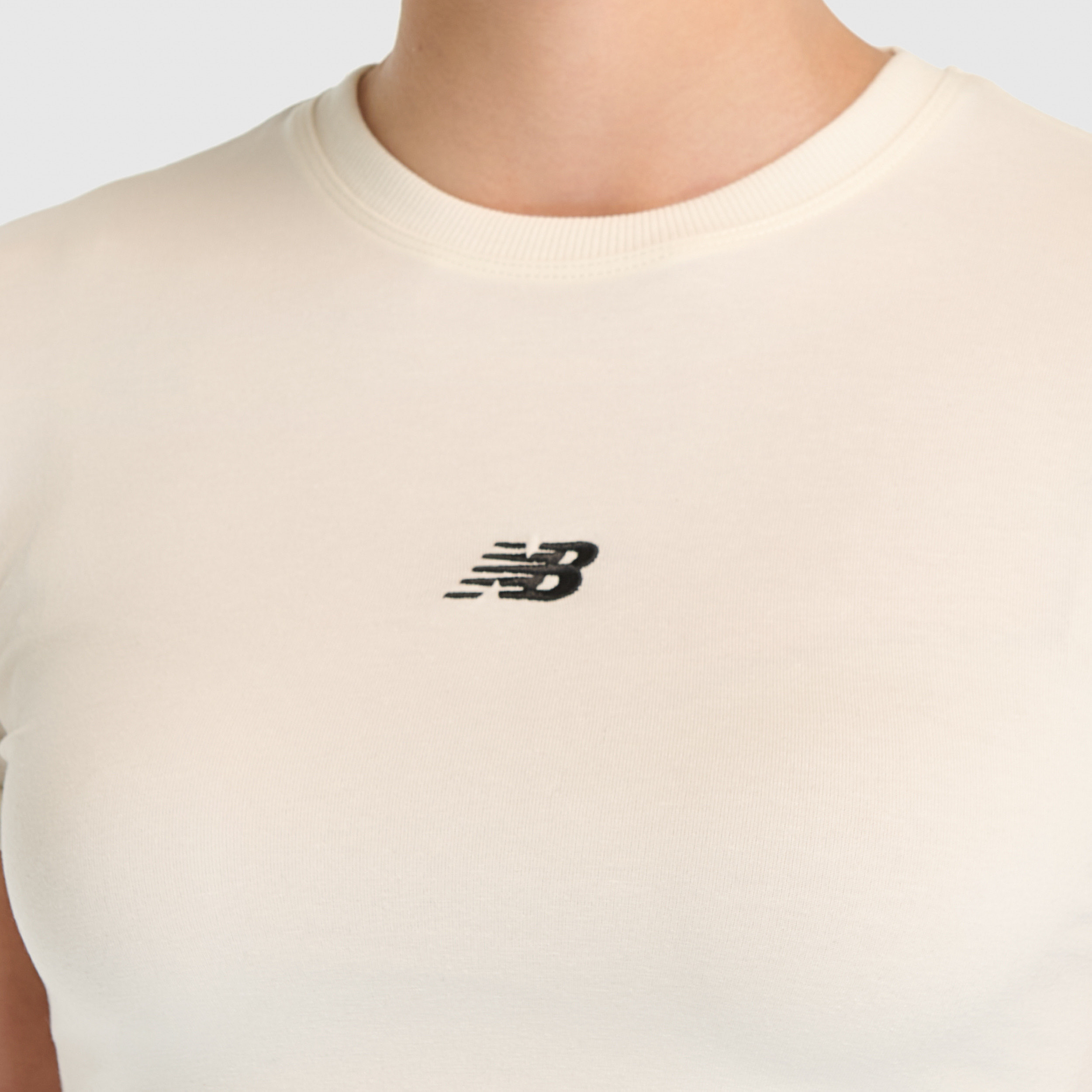 New Balance WNT3527 Bej Kadın Tişört görsel 4