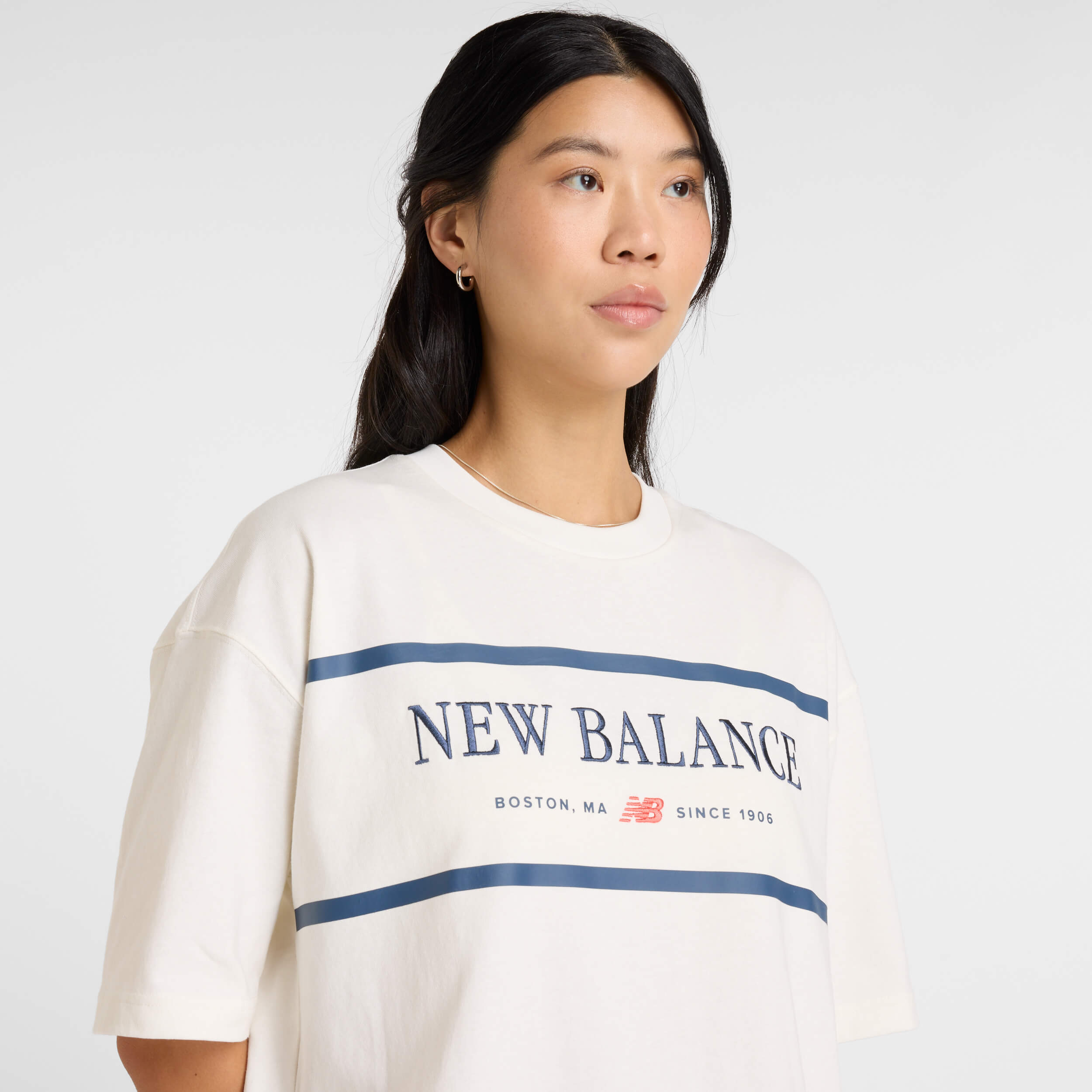 New Balance WT51910 Beyaz Kadın Tişört görsel 3